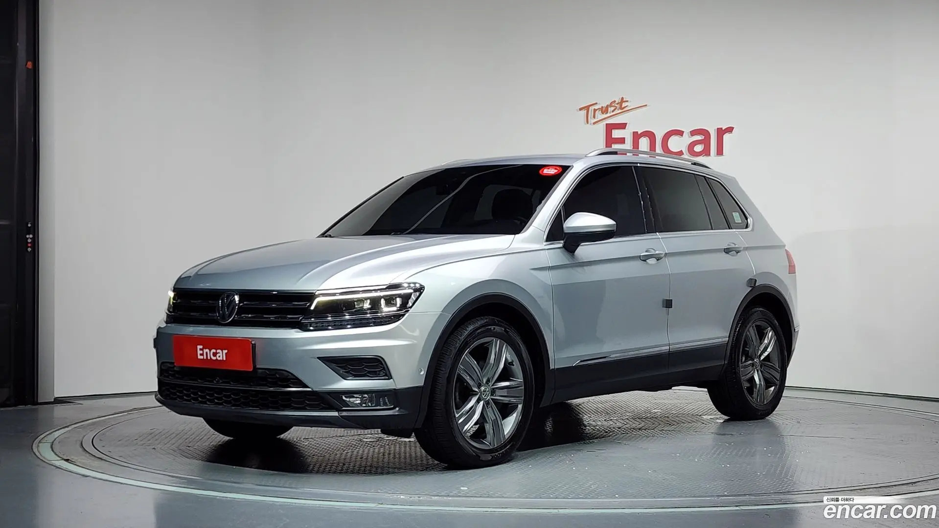 Main__Slider__Photo:Tiguan Volkswagen 2018.5-0