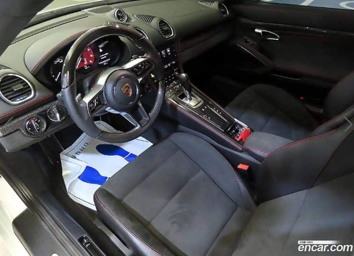 718 Porsche 2022.10-INNER-009