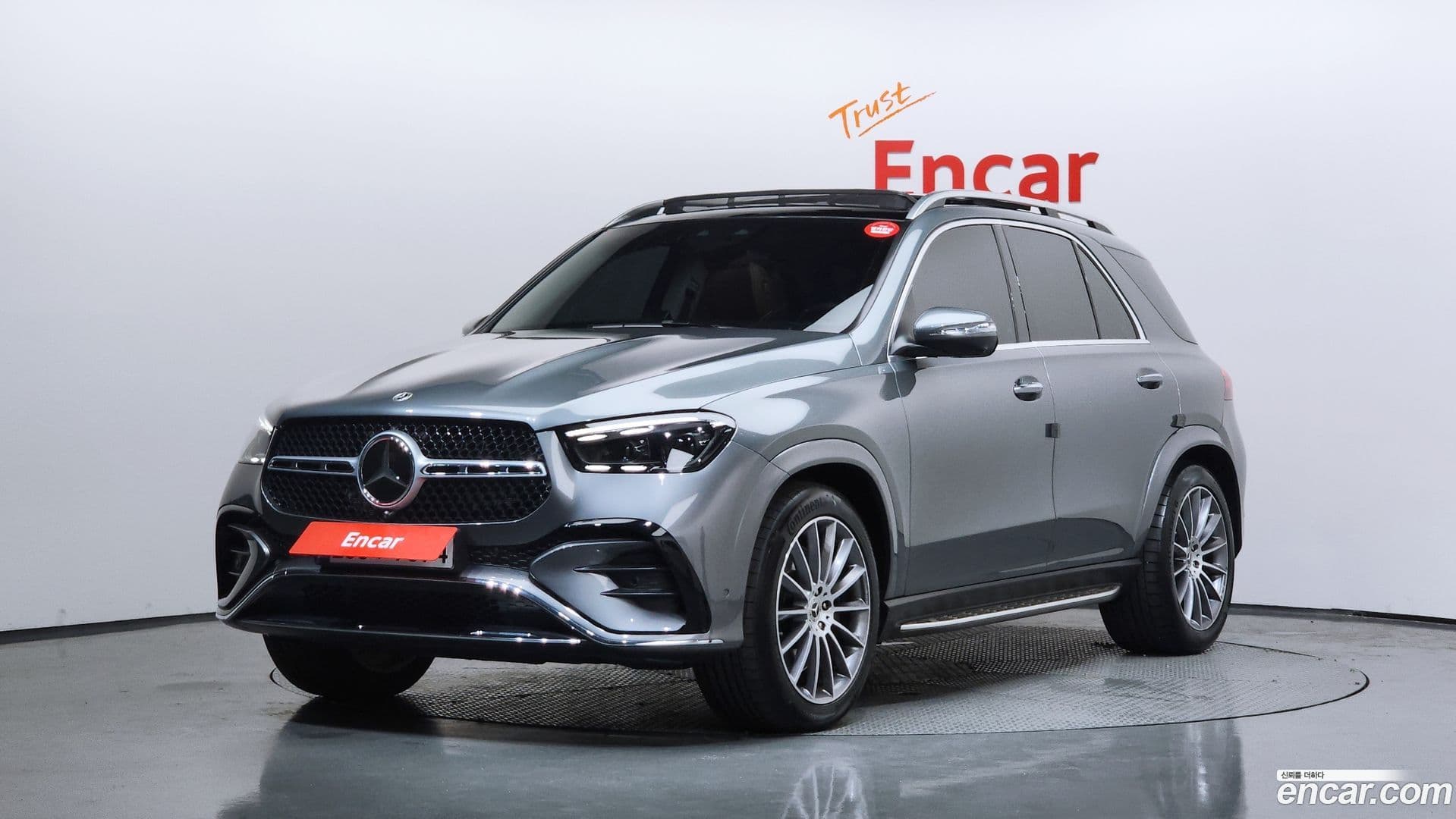Main__Slider__Photo:GLE-Class Mercedes-Benz 2024.3-0