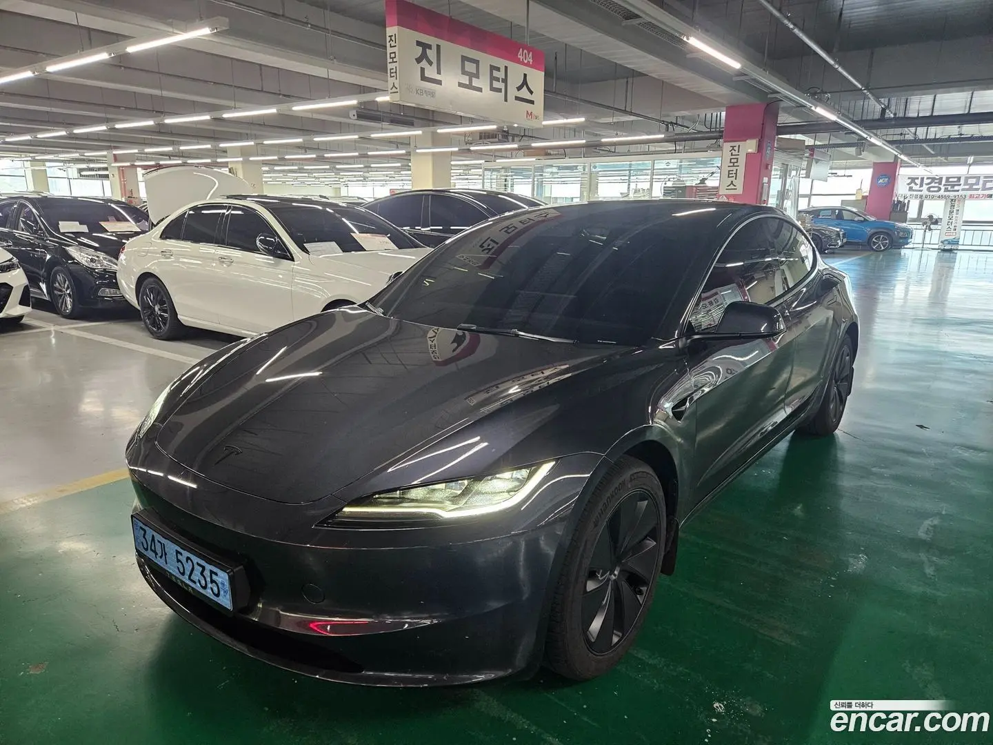 Main__Slider__Photo:Model 3 Tesla 2025.11-0