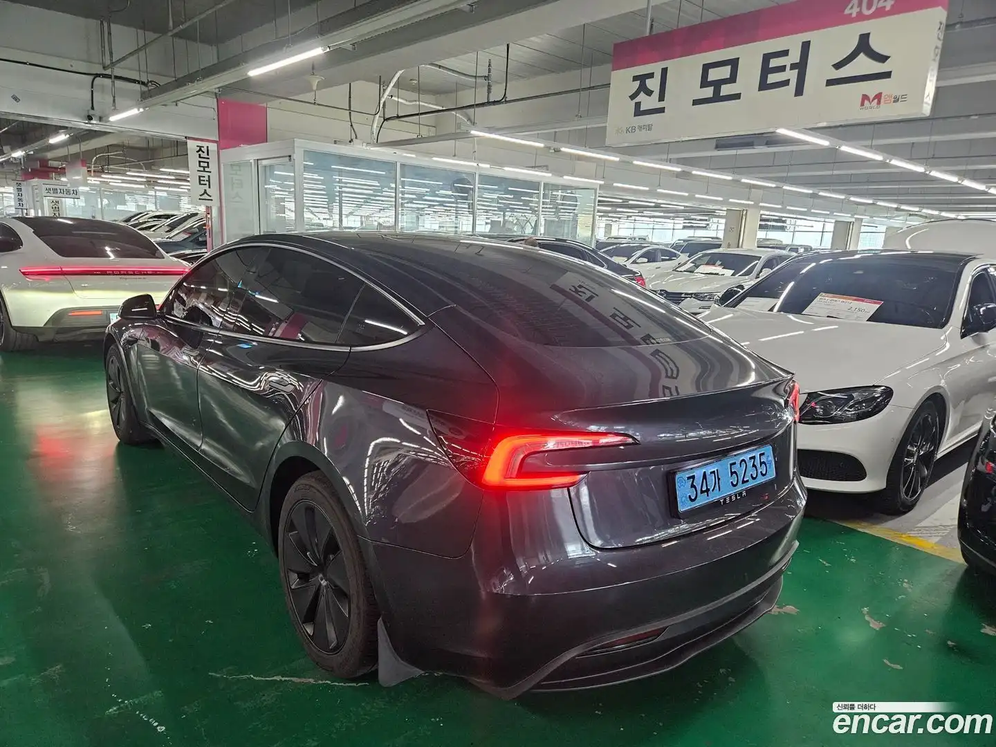 Model 3 Tesla 2025.11-OUTER-002