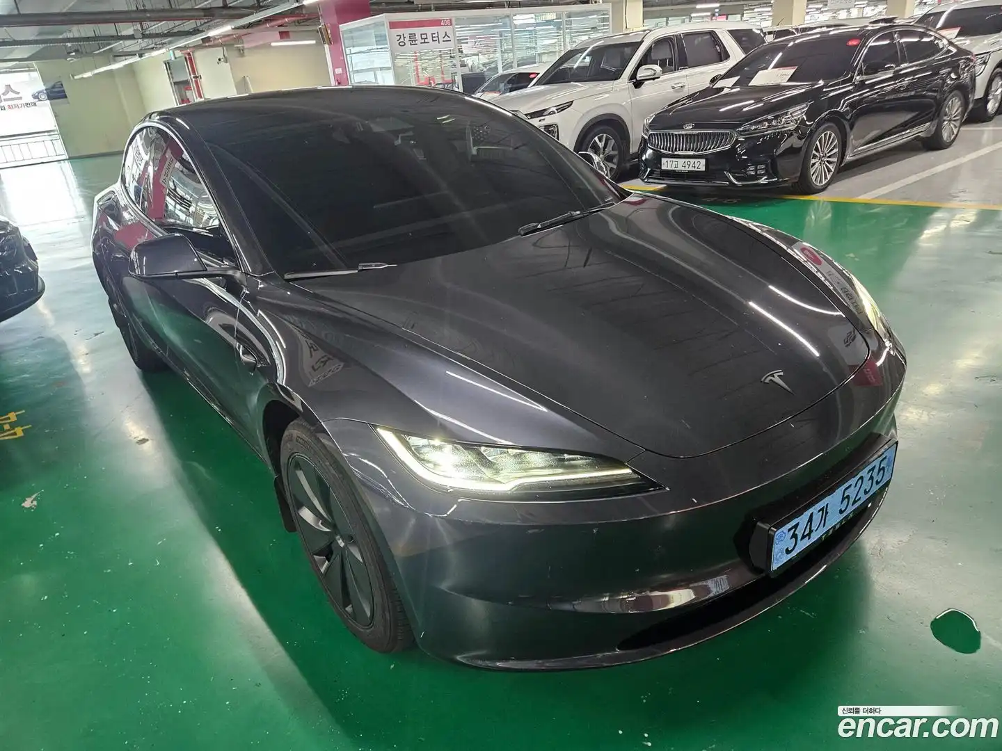Model 3 Tesla 2025.11-OUTER-004