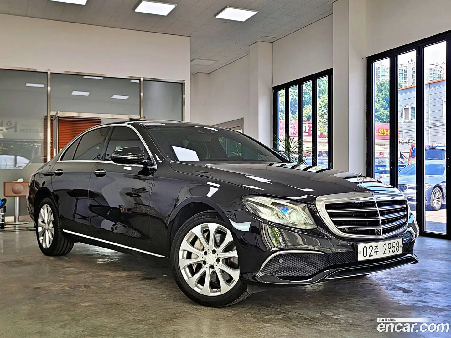 Main__Slider__Photo:E-Class Mercedes-Benz 2019.0-0
