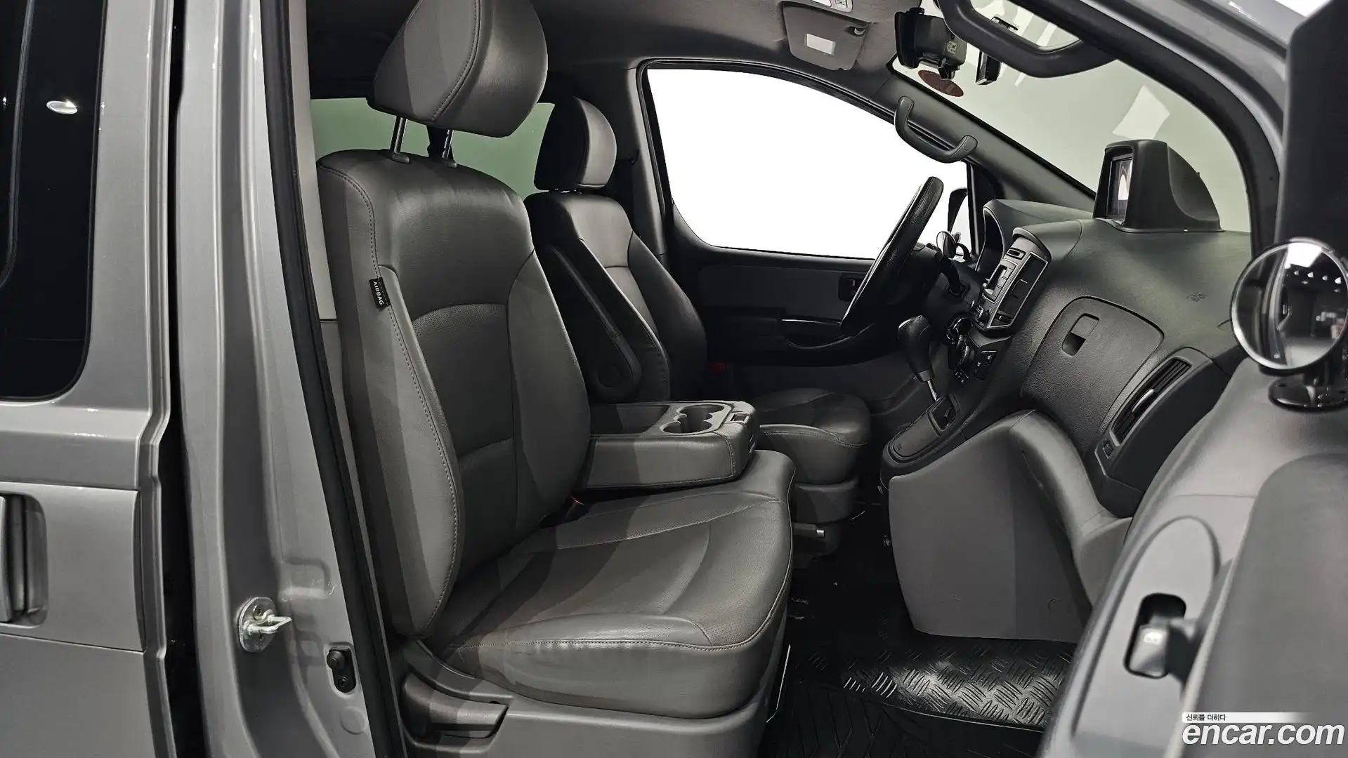 Starex Hyundai 2019.10-INNER-010
