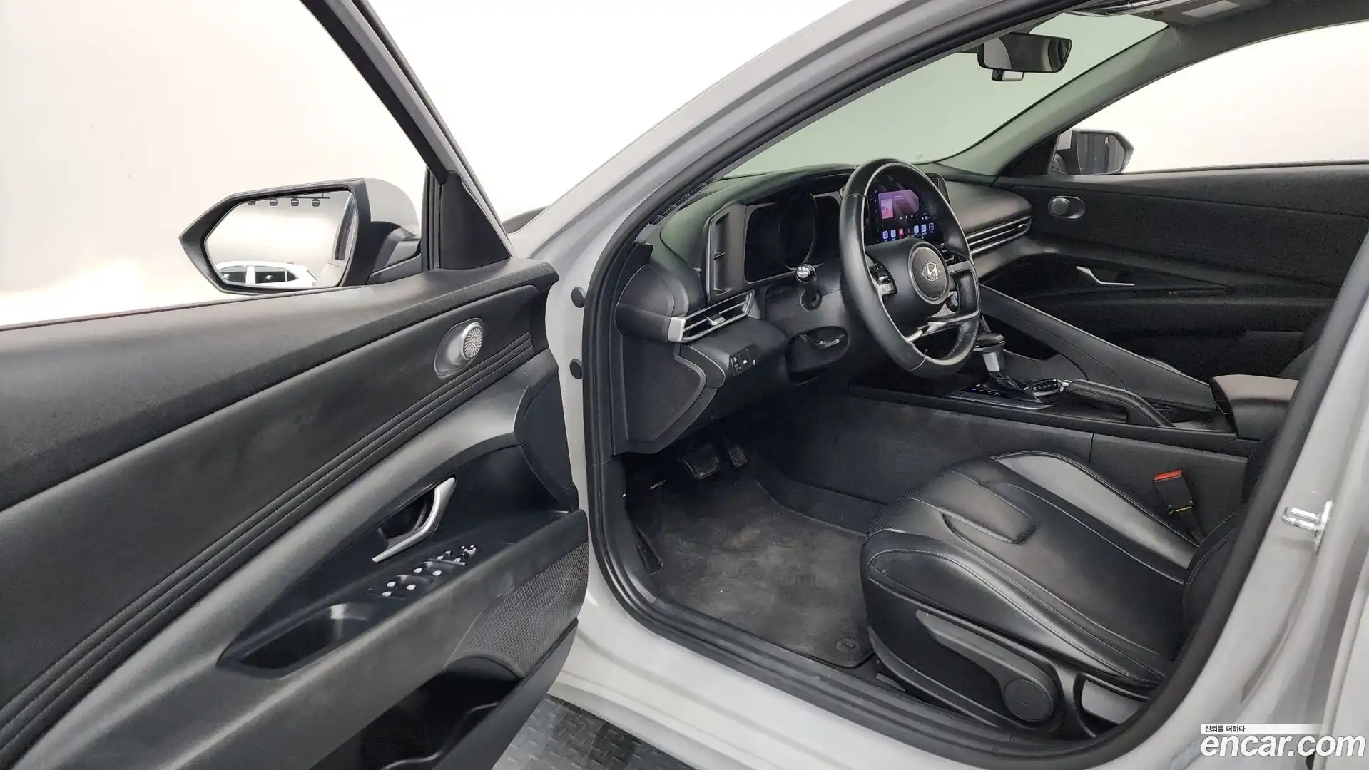 AVANTE Hyundai 2021.1-INNER-010
