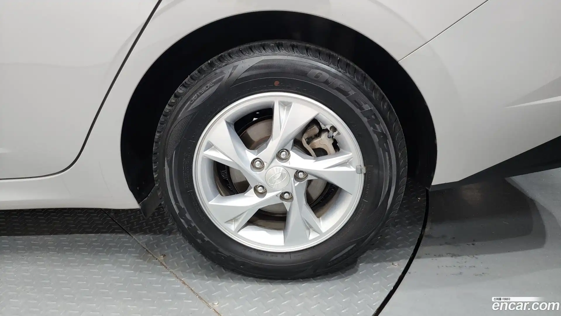 AVANTE Hyundai 2021.1-OUTER-031