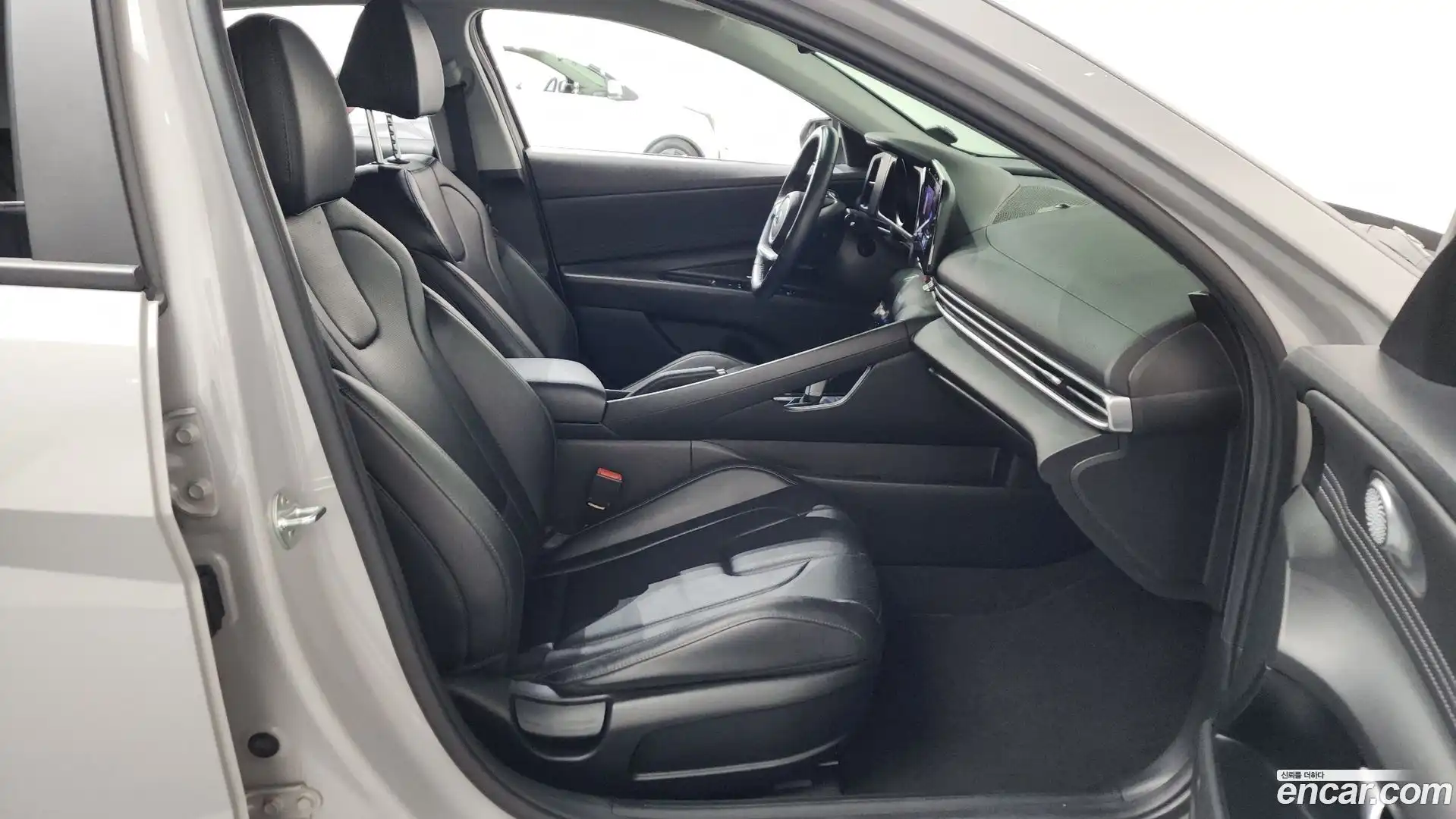 AVANTE Hyundai 2021.1-INNER-036