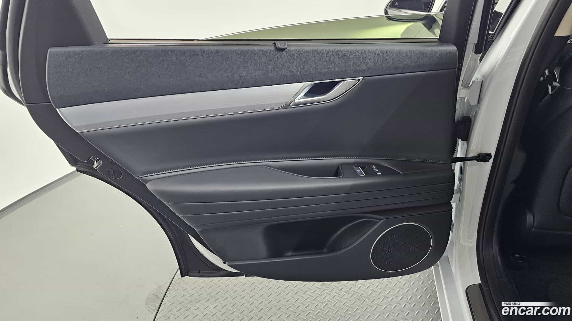 G80 Genesis 2025.2-INNER-035