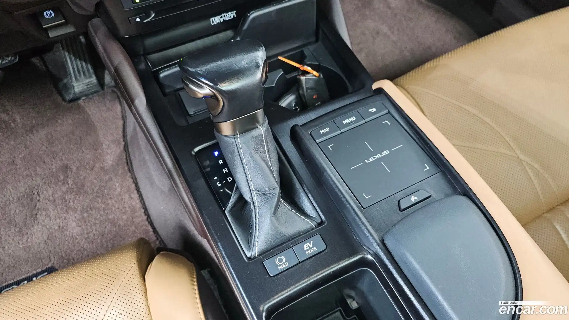 ES Lexus 2021.1-INNER-009