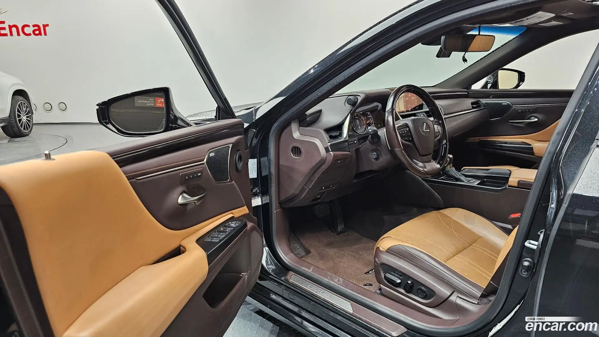 ES Lexus 2021.1-INNER-010