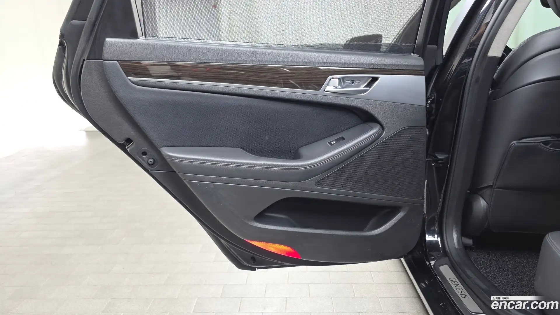 G80 Genesis 2018.3-INNER-035