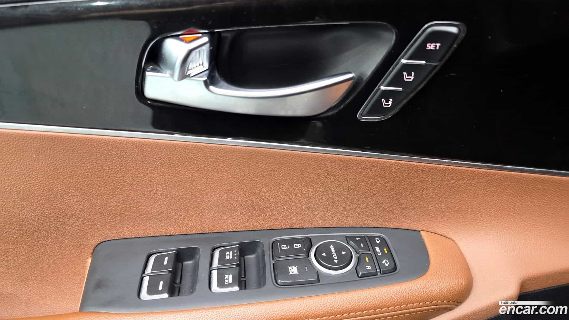 Sorento Kia 2018.0-OPTION-042