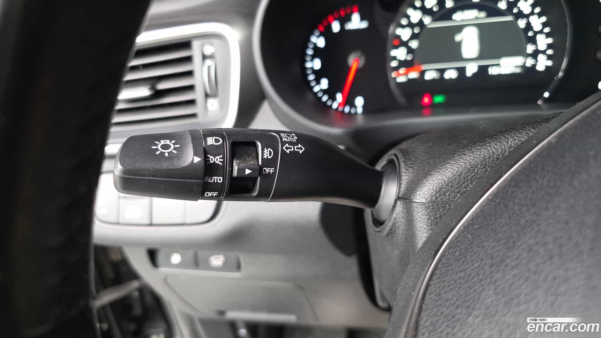 Sorento Kia 2018.0-OPTION-043