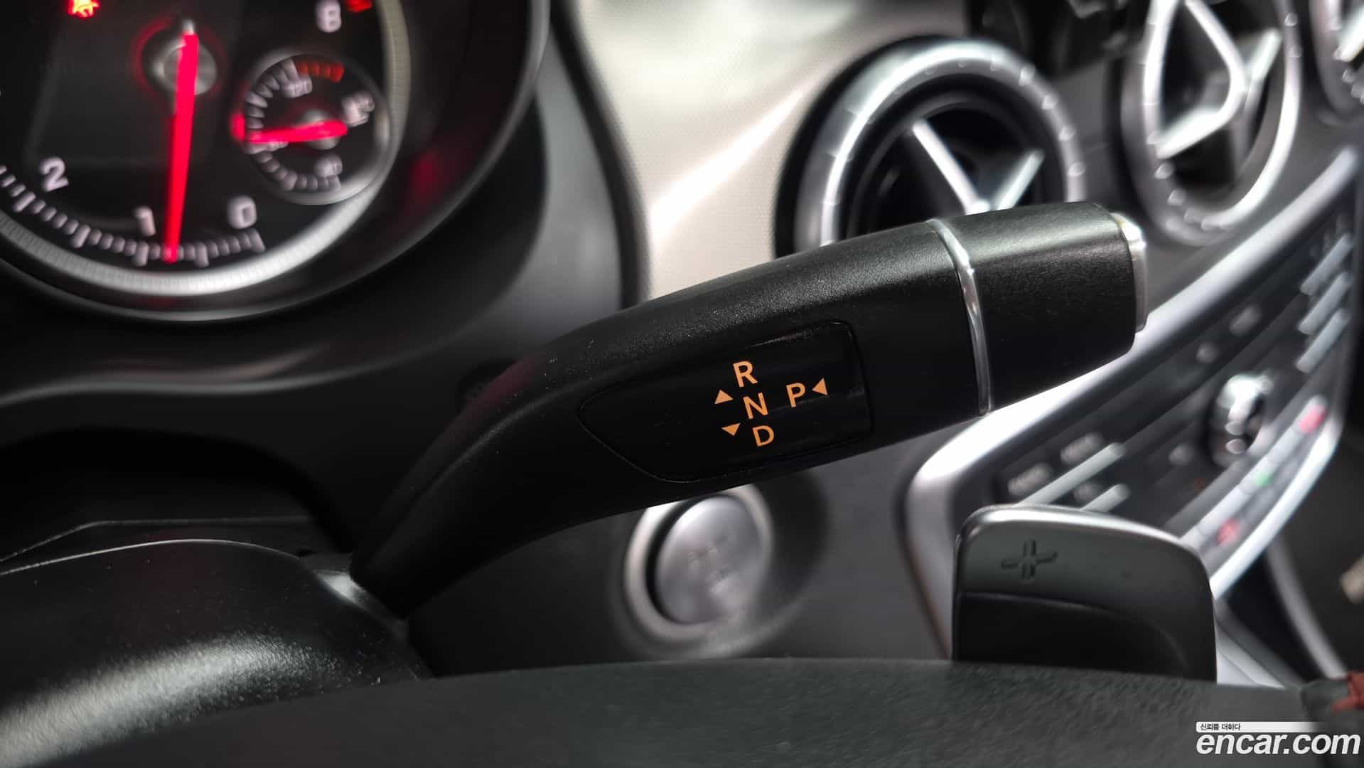 CLA-Class Mercedes-Benz 2017.10-INNER-009