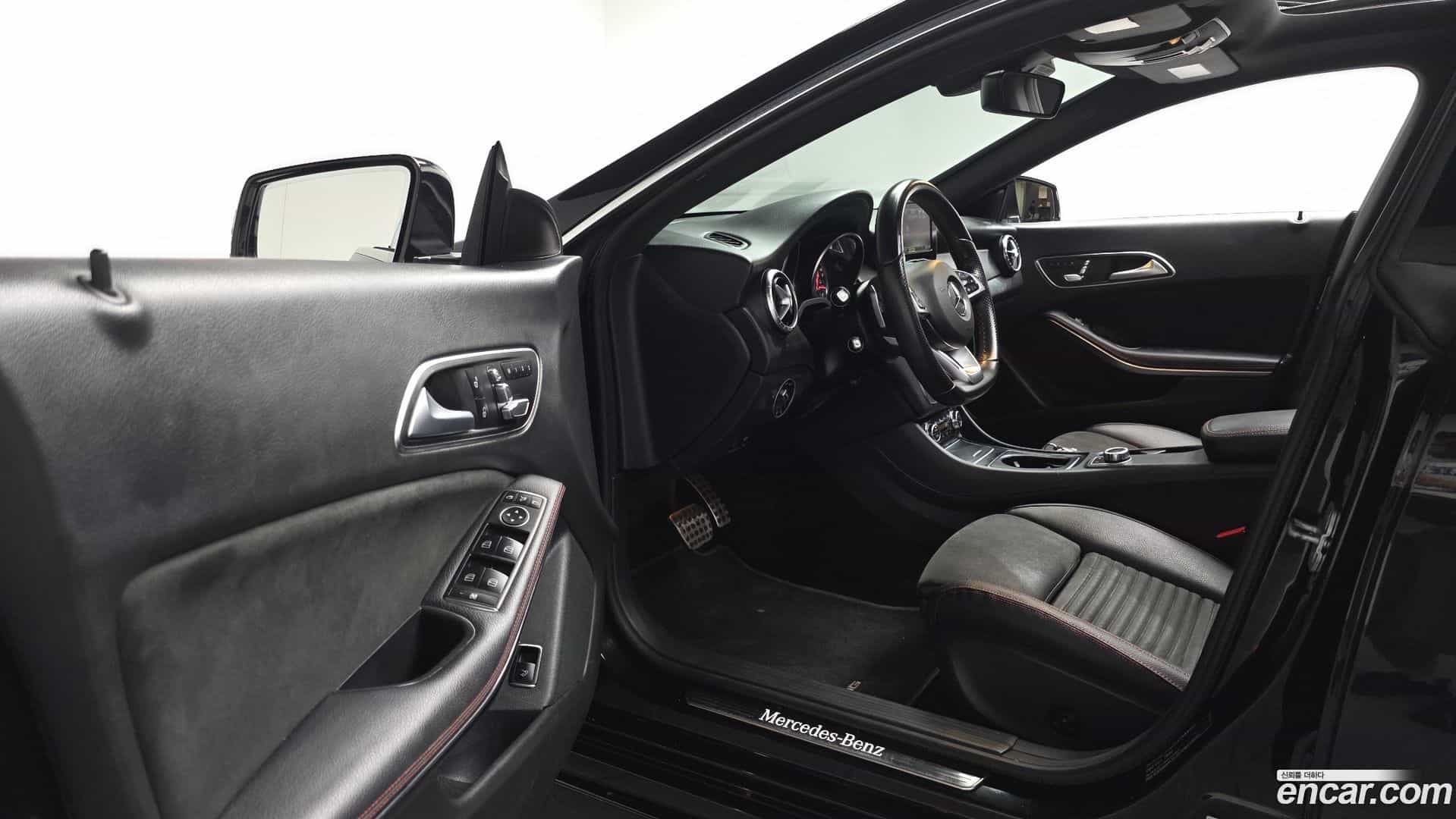 CLA-Class Mercedes-Benz 2017.10-INNER-010