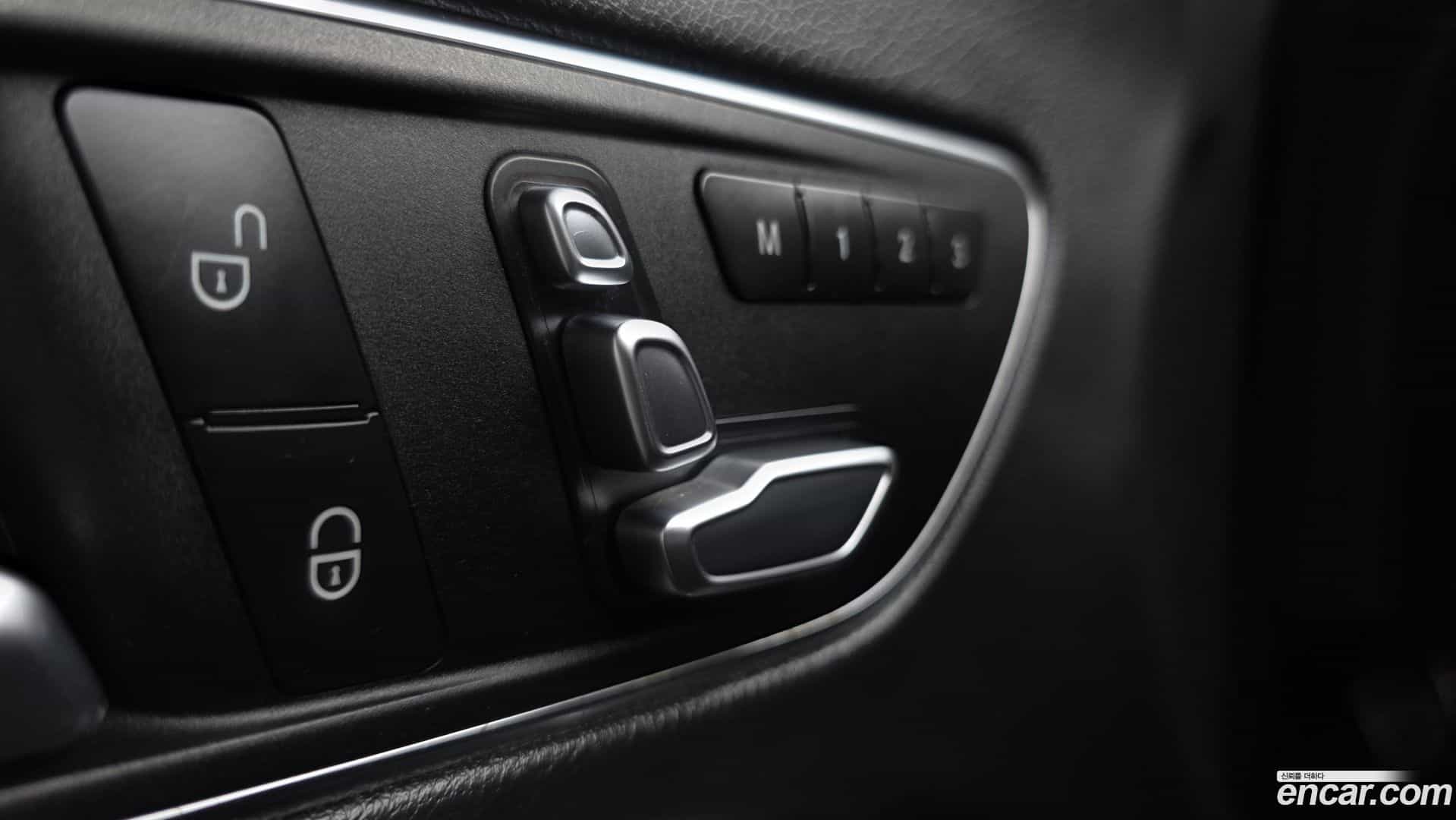 CLA-Class Mercedes-Benz 2017.10-OPTION-021