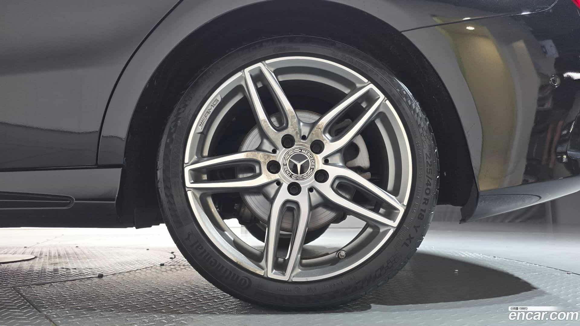 CLA-Class Mercedes-Benz 2017.10-OUTER-031