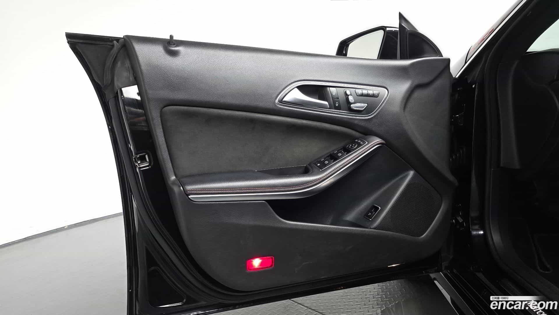 CLA-Class Mercedes-Benz 2017.10-INNER-034