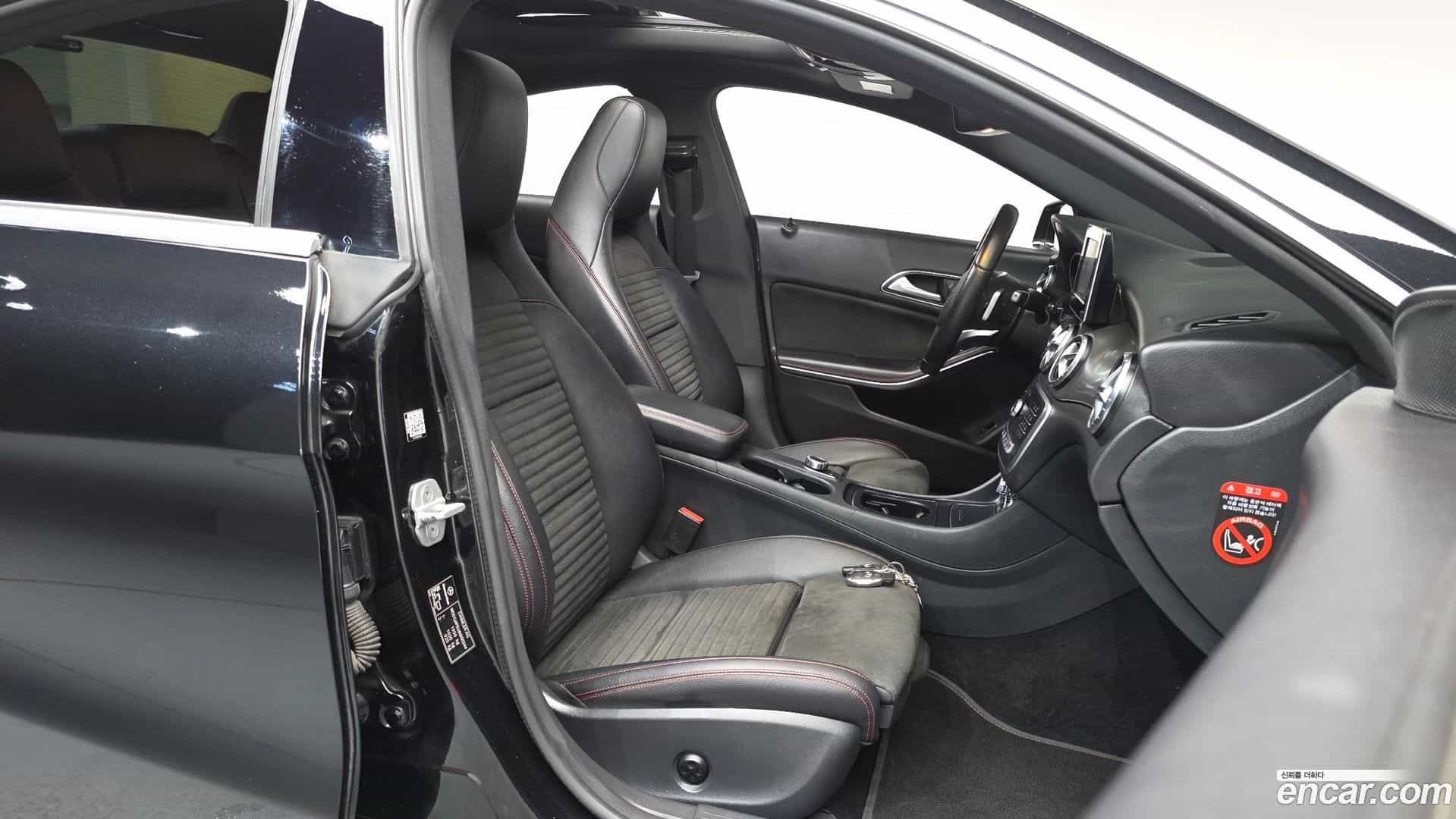 CLA-Class Mercedes-Benz 2017.10-INNER-036