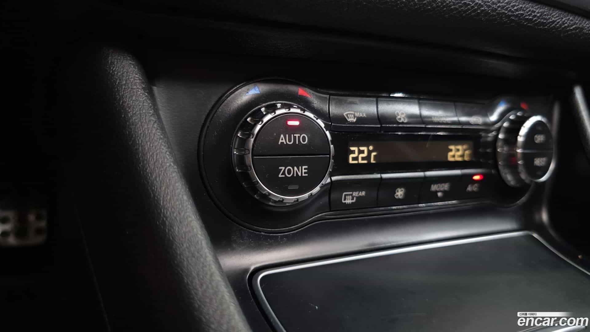 CLA-Class Mercedes-Benz 2017.10-OPTION-040