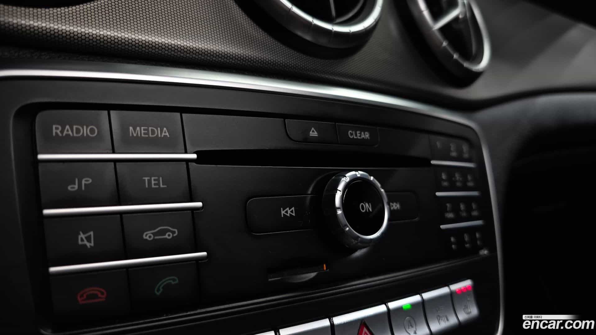CLA-Class Mercedes-Benz 2017.10-OPTION-044