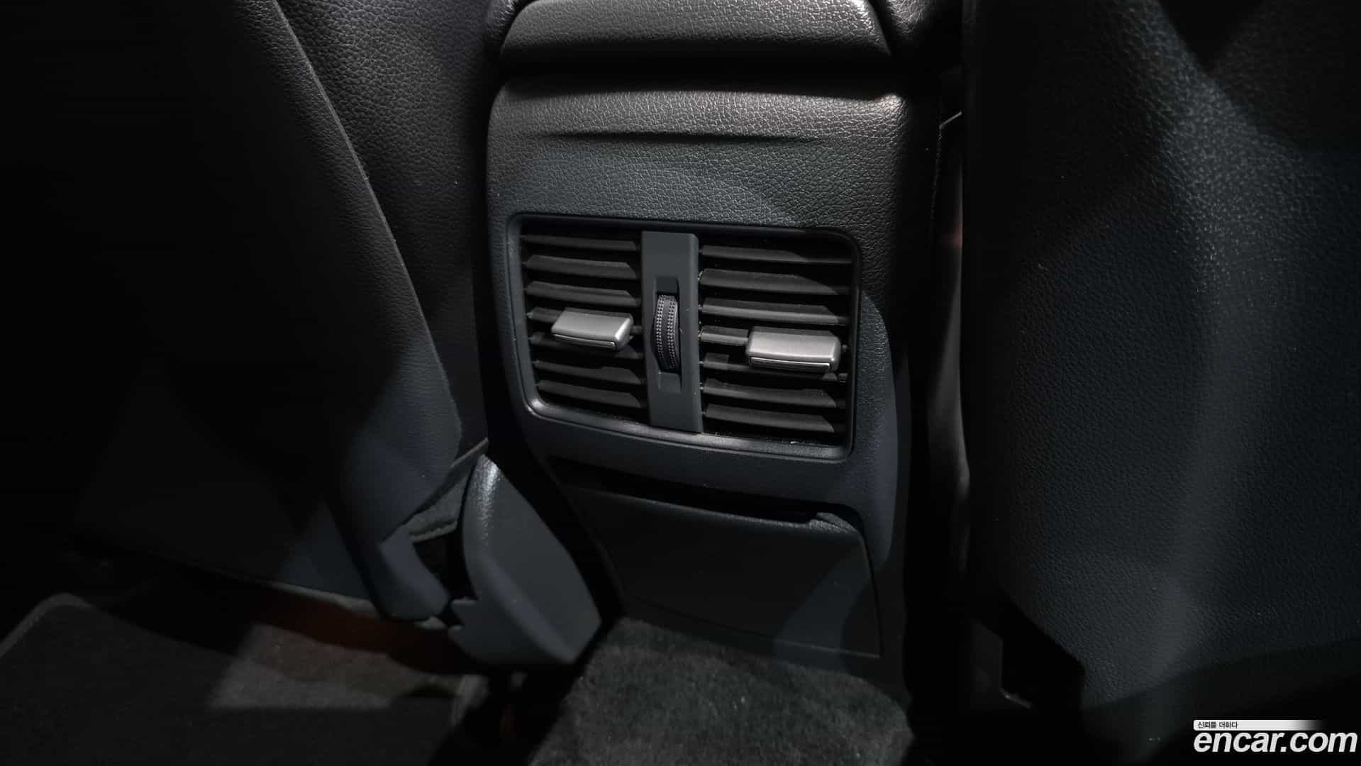 CLA-Class Mercedes-Benz 2017.10-OPTION-045