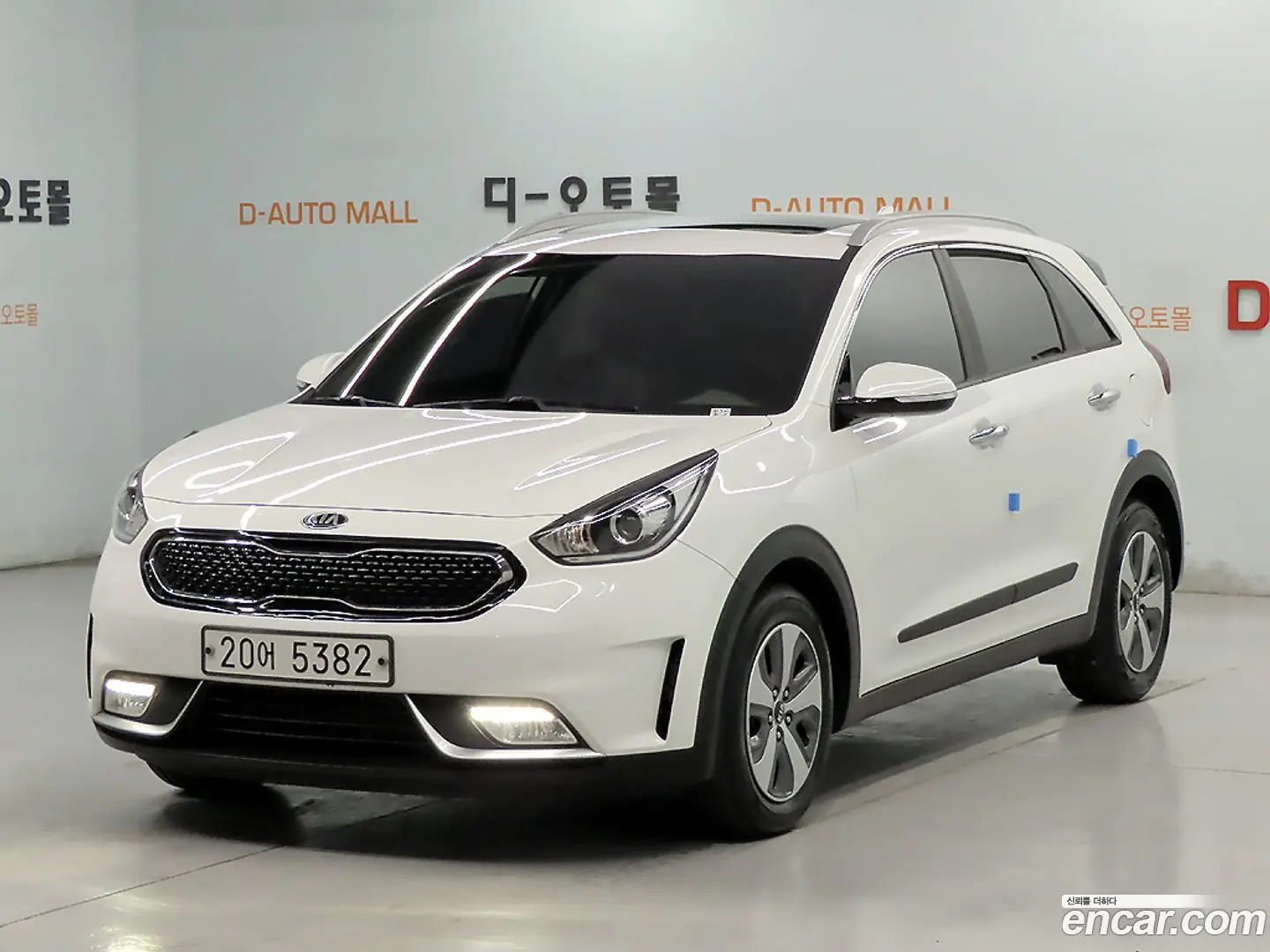 Main__Slider__Photo:Niro Kia 2017.6-0