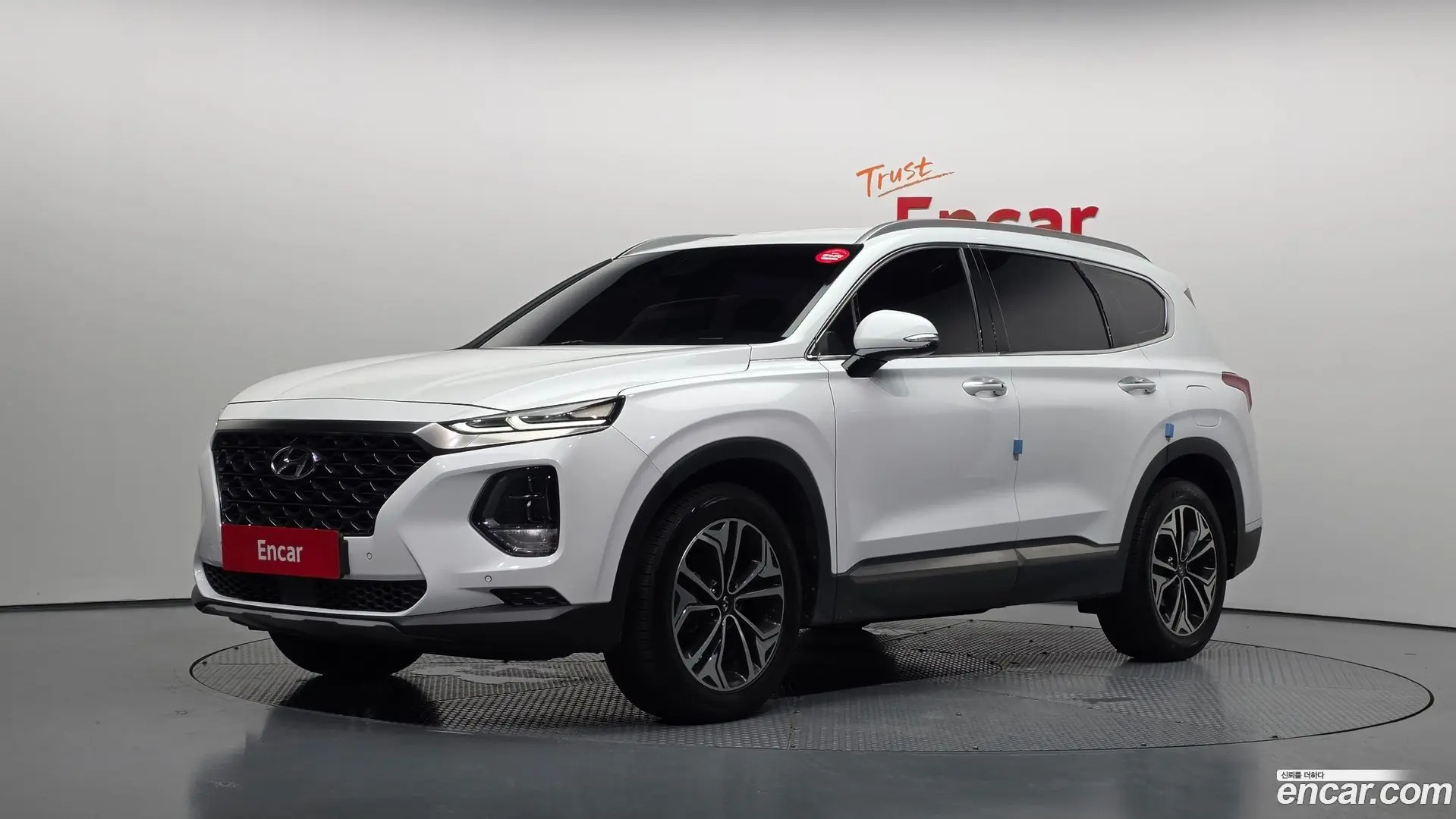 Main__Slider__Photo:Santafe Hyundai 2018.3-0