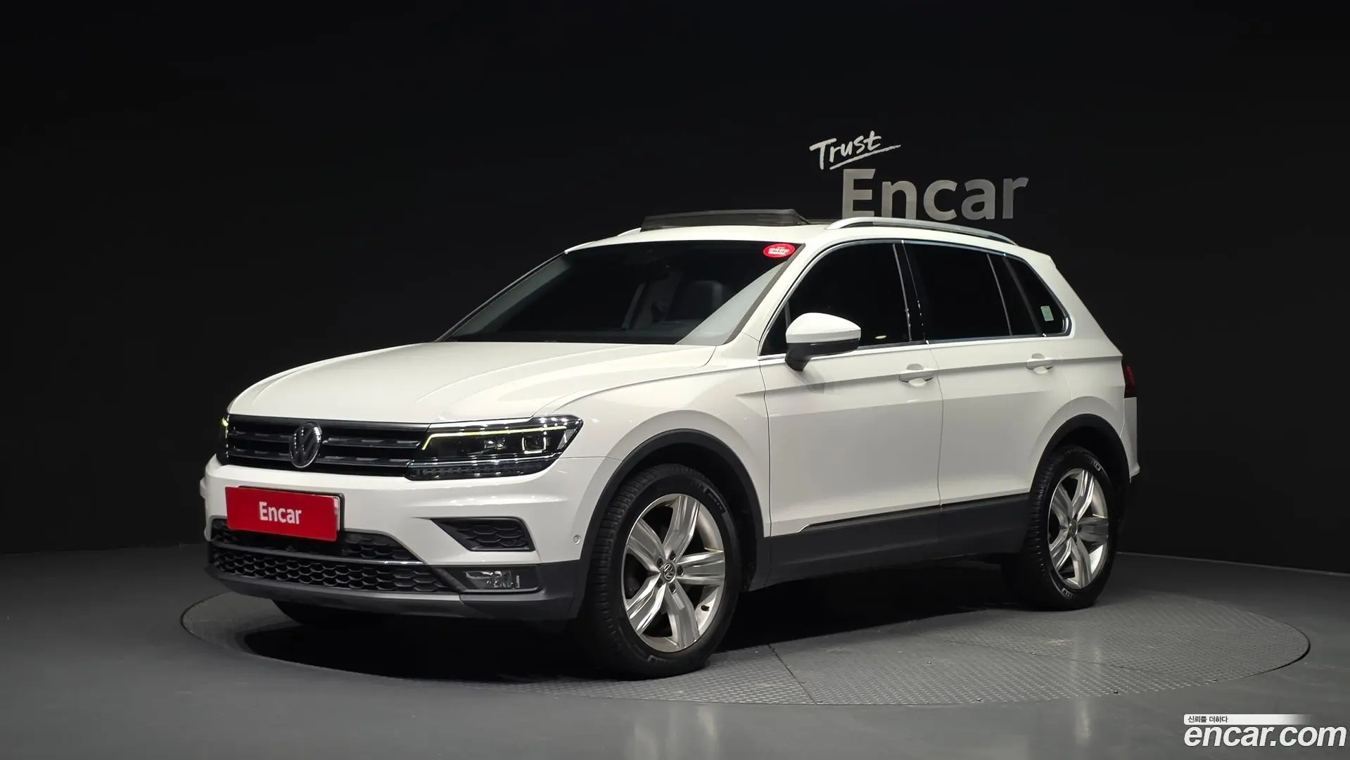 Main__Slider__Photo:Tiguan Volkswagen 2020.4-0