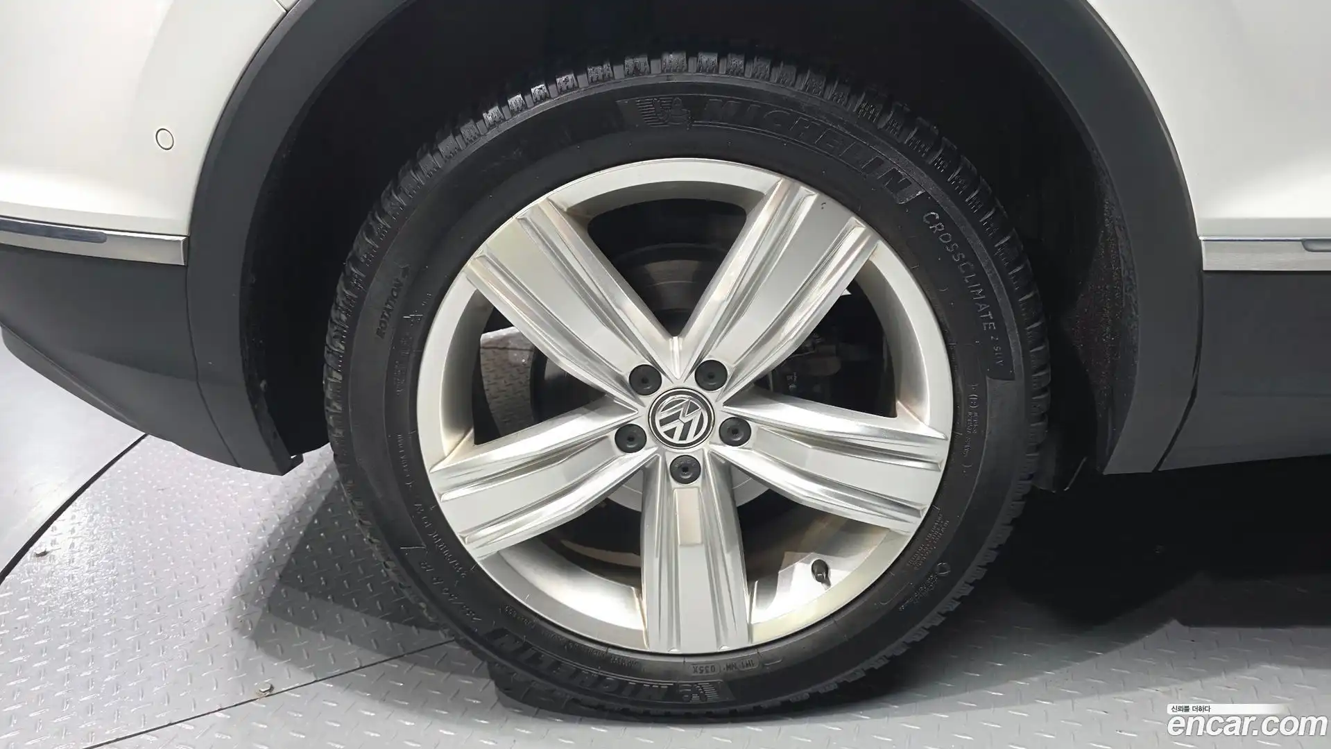 Tiguan Volkswagen 2020.4-OUTER-005