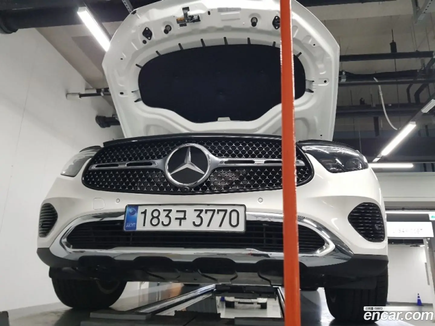Main__Slider__Photo:GLC-Class Mercedes-Benz 2025.10-0