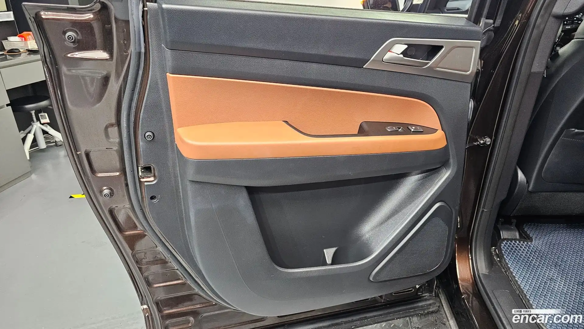 Rexton KG Mobility 2019.6-INNER-035