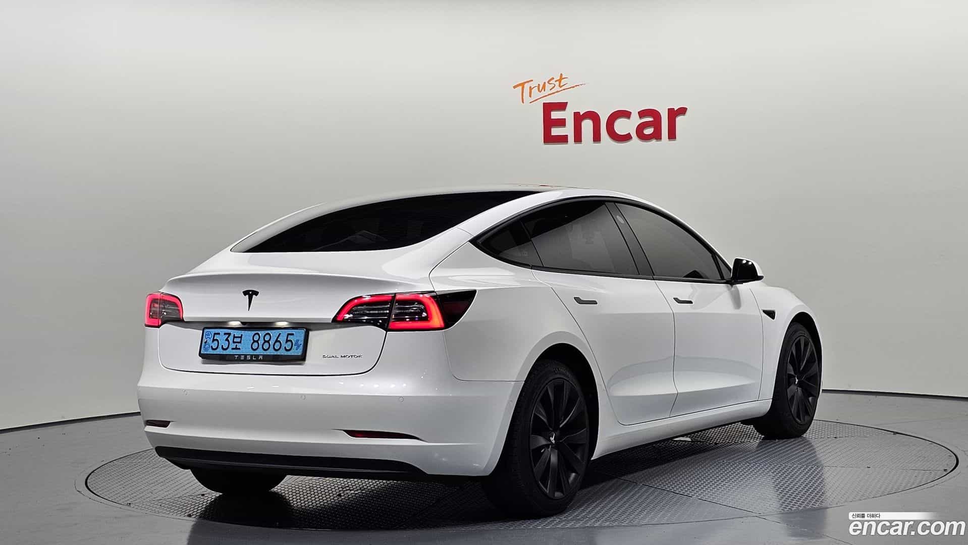 Model 3 Tesla 2022.11-OUTER-002