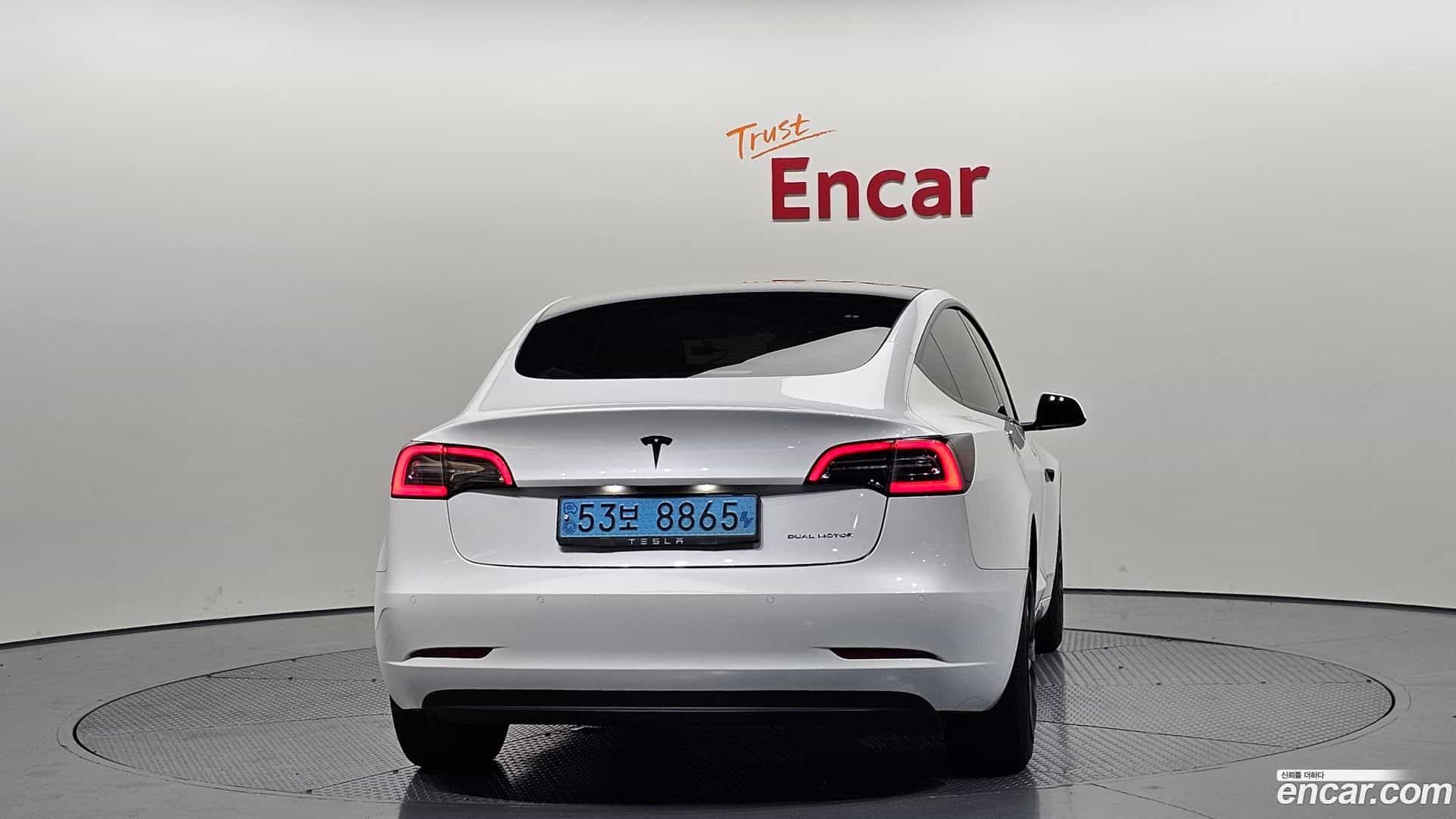 Model 3 Tesla 2022.11-OUTER-004