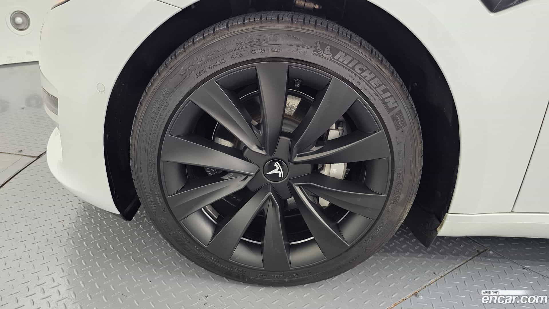 Model 3 Tesla 2022.11-OUTER-005