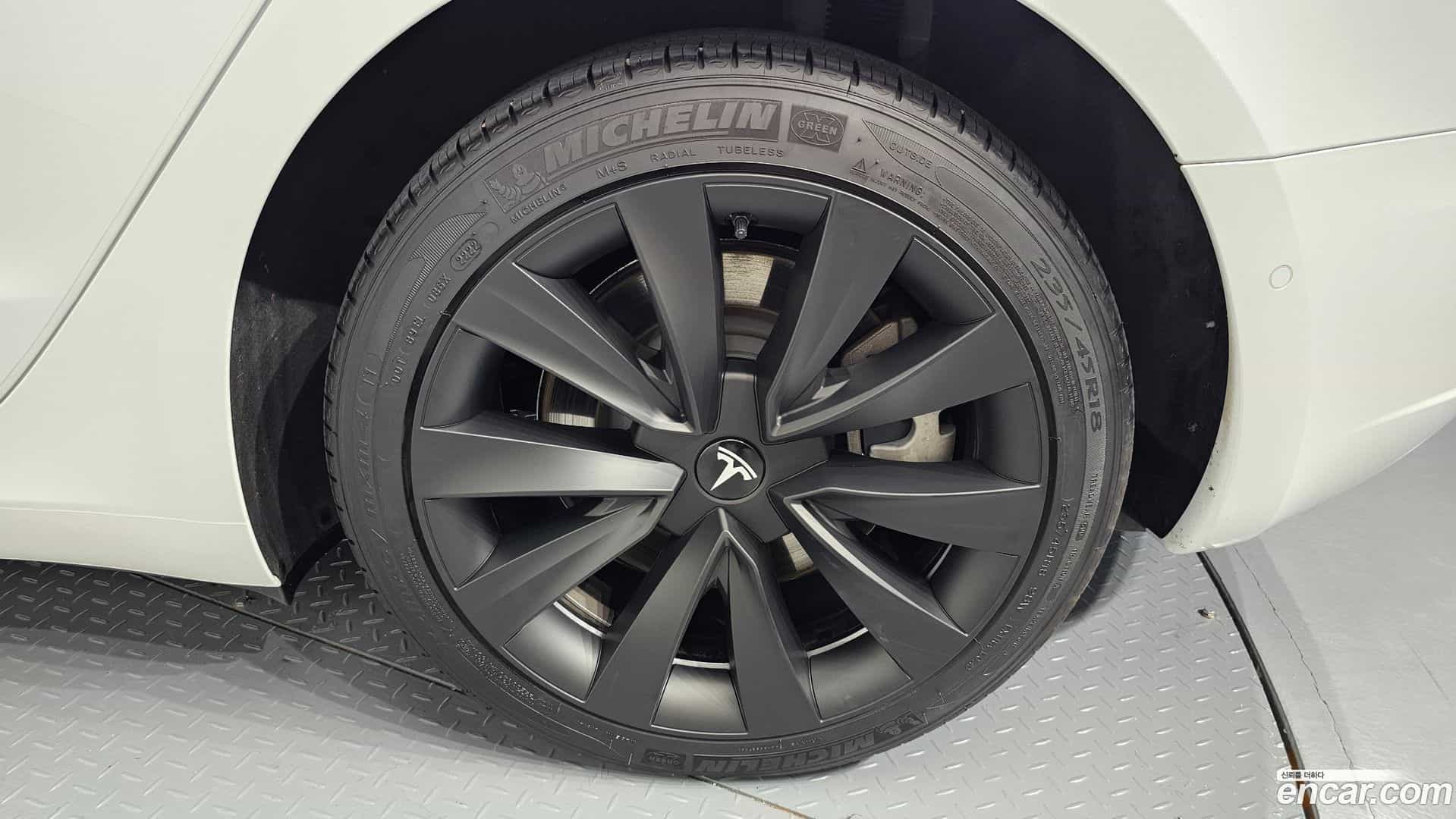 Model 3 Tesla 2022.11-OUTER-031