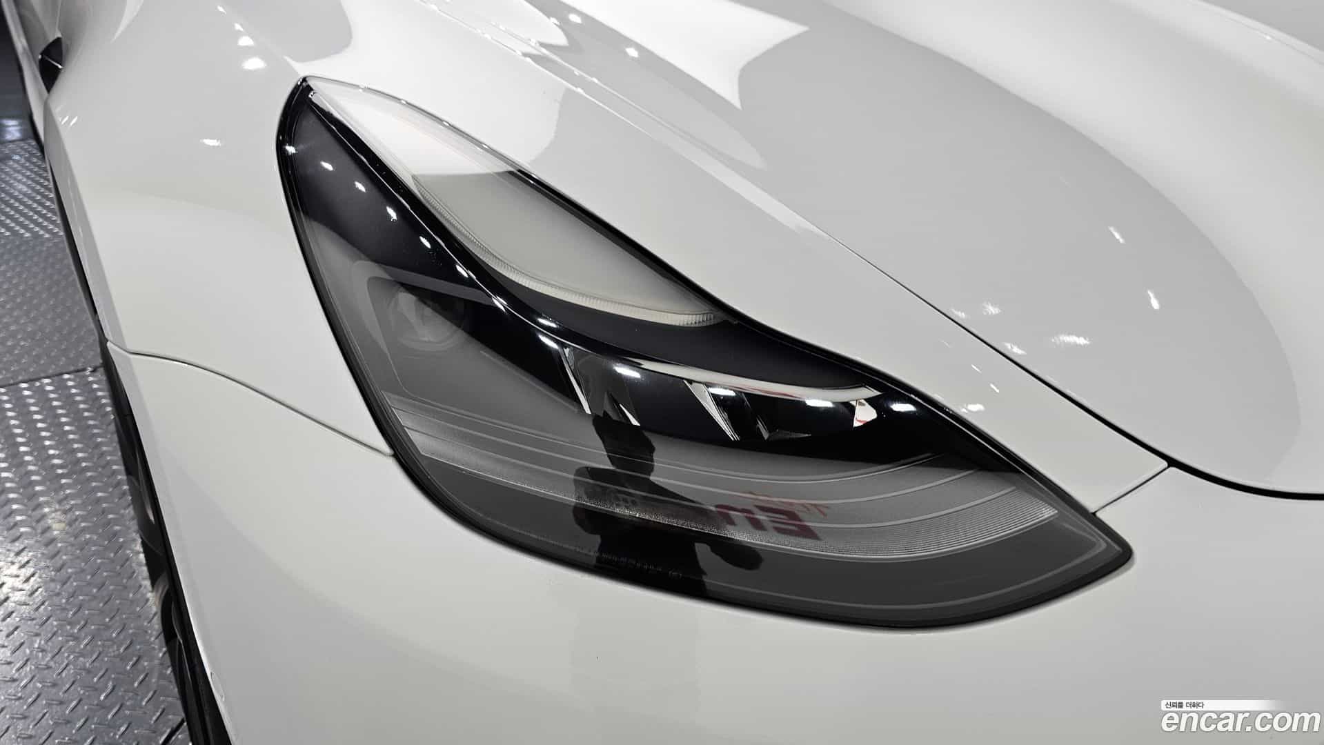 Model 3 Tesla 2022.11-OUTER-032