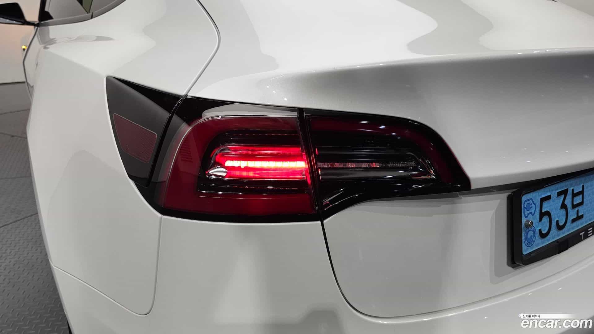 Model 3 Tesla 2022.11-OUTER-033