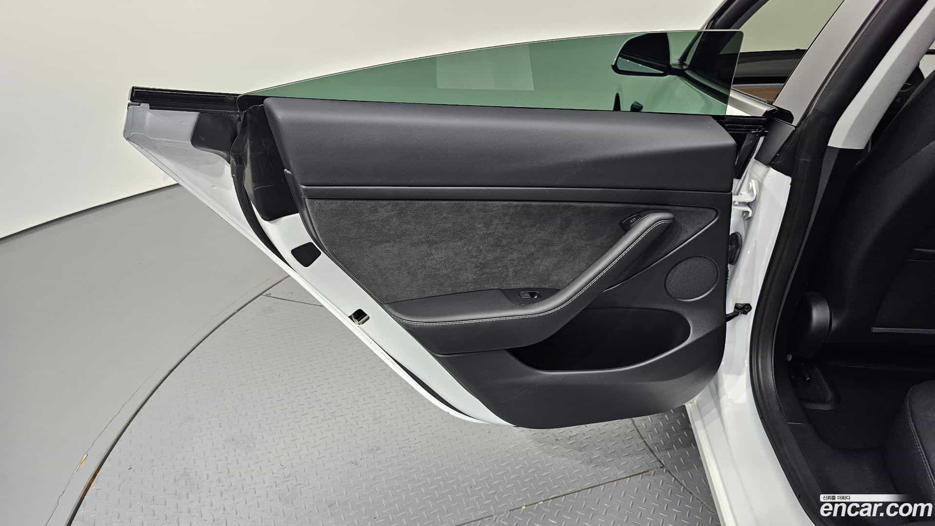Model 3 Tesla 2022.11-INNER-035