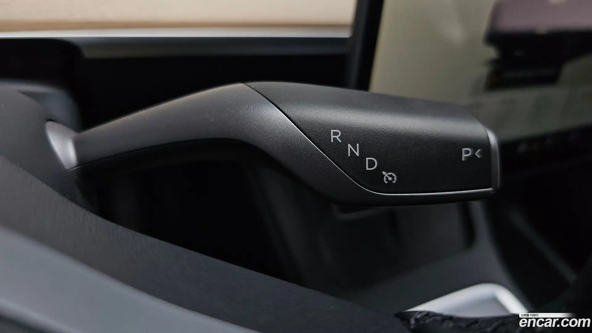 Model Y Tesla 2024.7-INNER-009