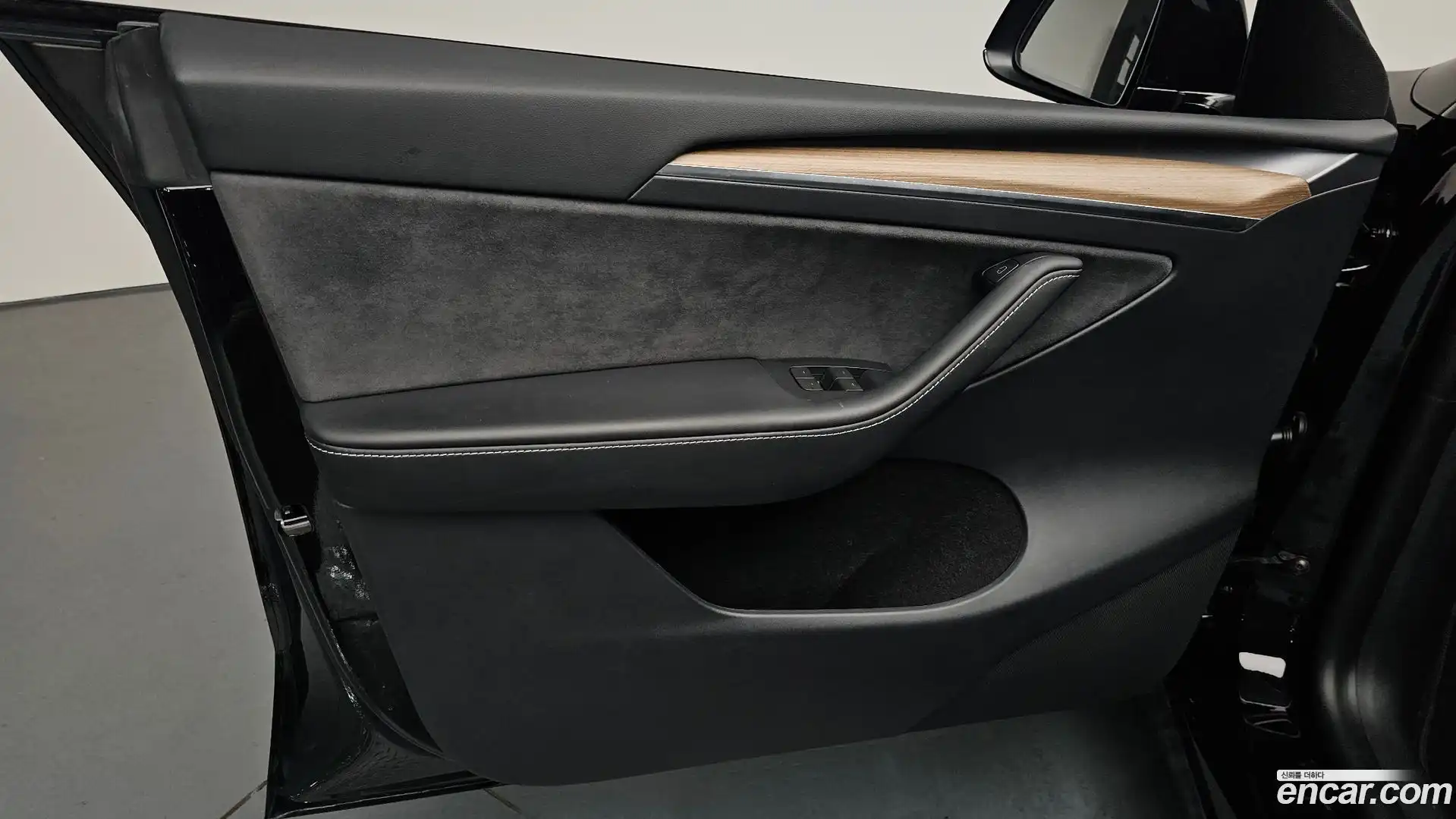 Model Y Tesla 2024.7-INNER-034