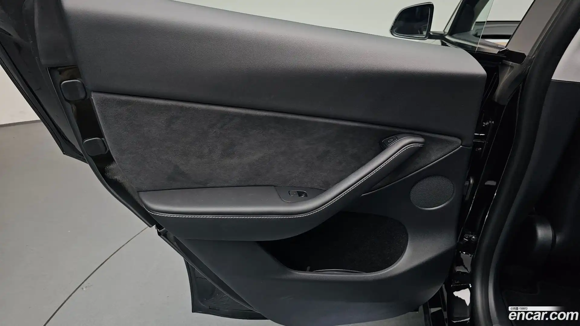 Model Y Tesla 2024.7-INNER-035