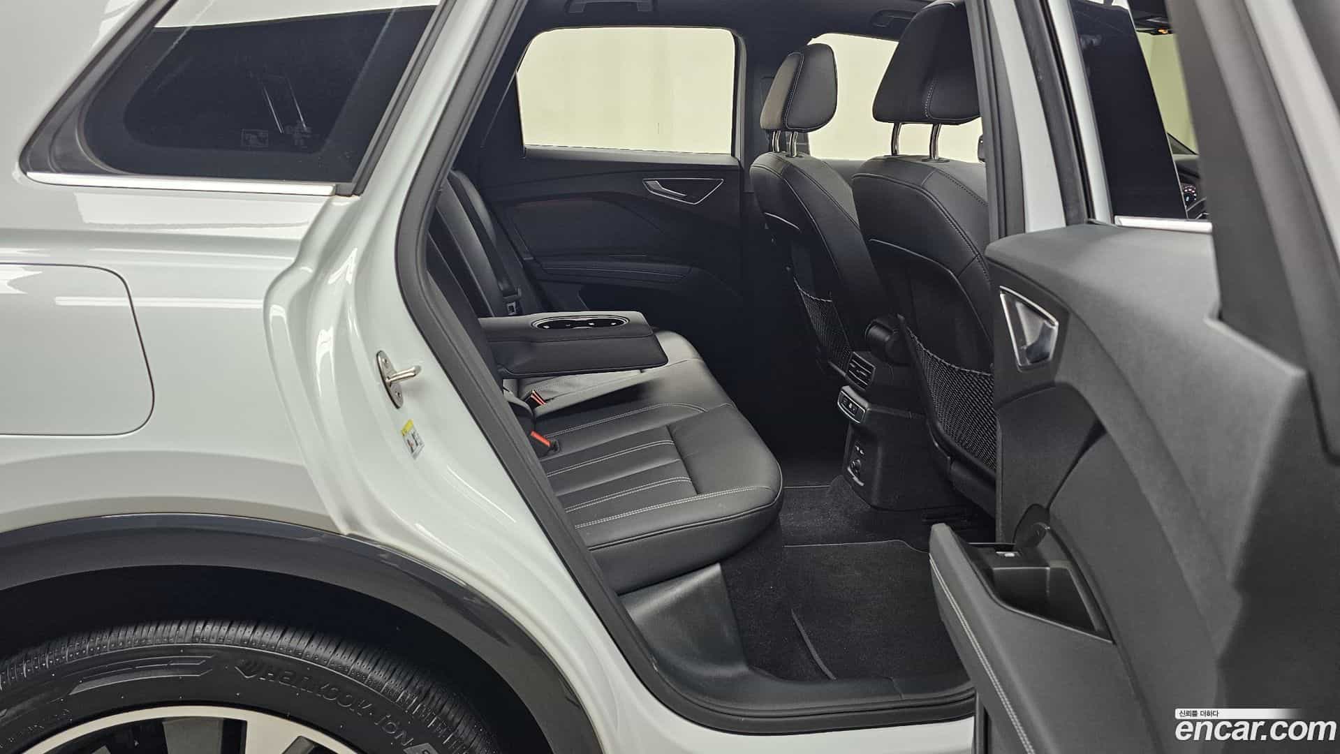 Q4 e-tron Audi 2023.11-OPTION-015
