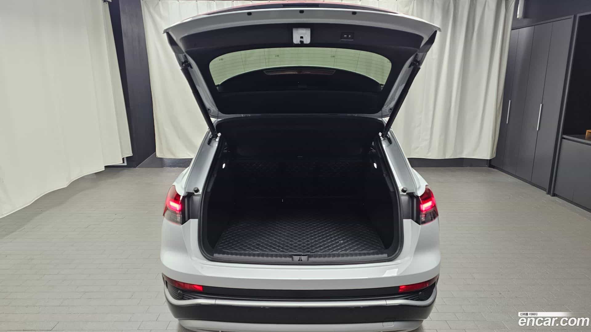 Q4 e-tron Audi 2023.11-OPTION-021