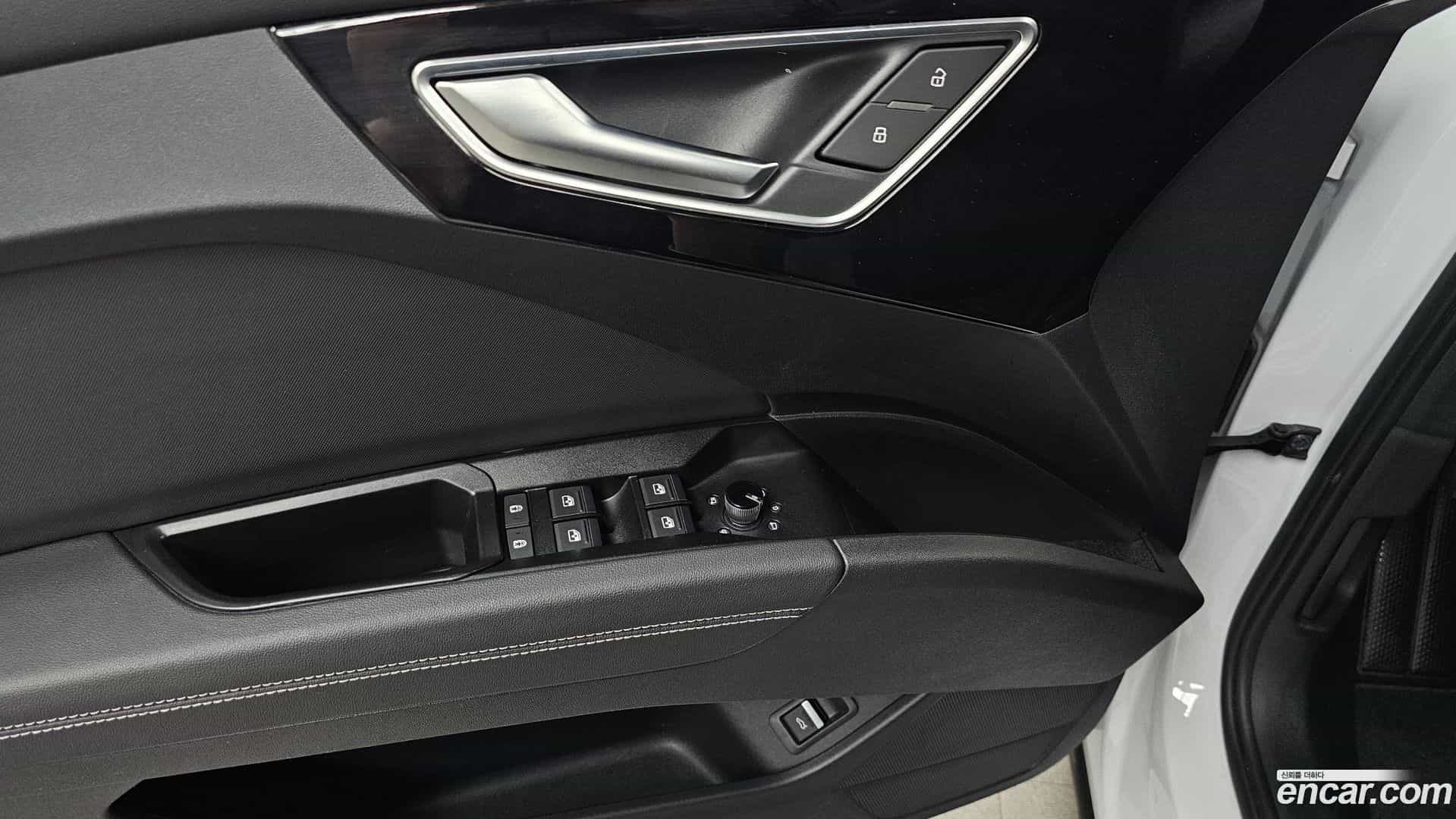 Q4 e-tron Audi 2023.11-OPTION-040