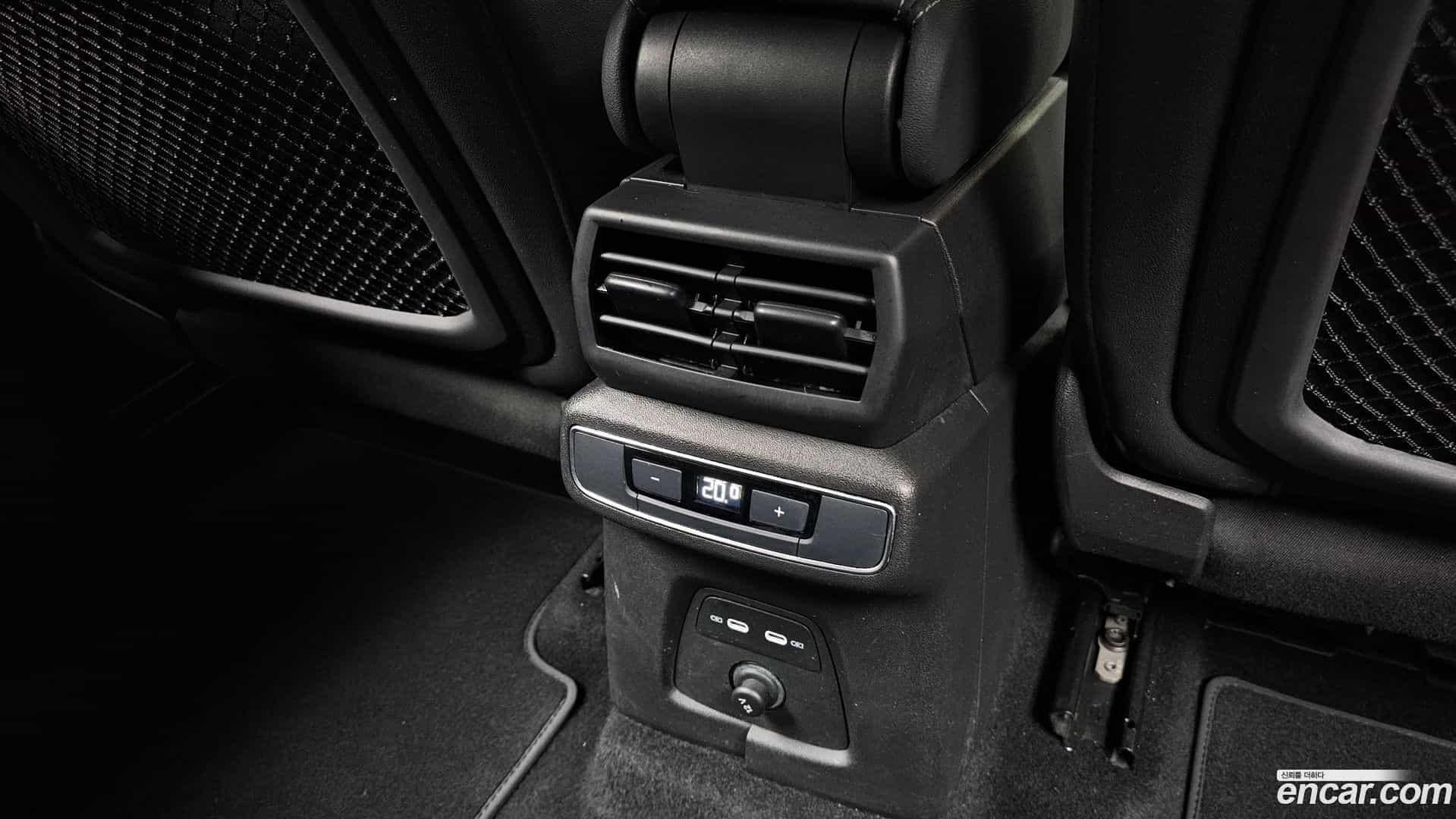 Q4 e-tron Audi 2023.11-OPTION-044
