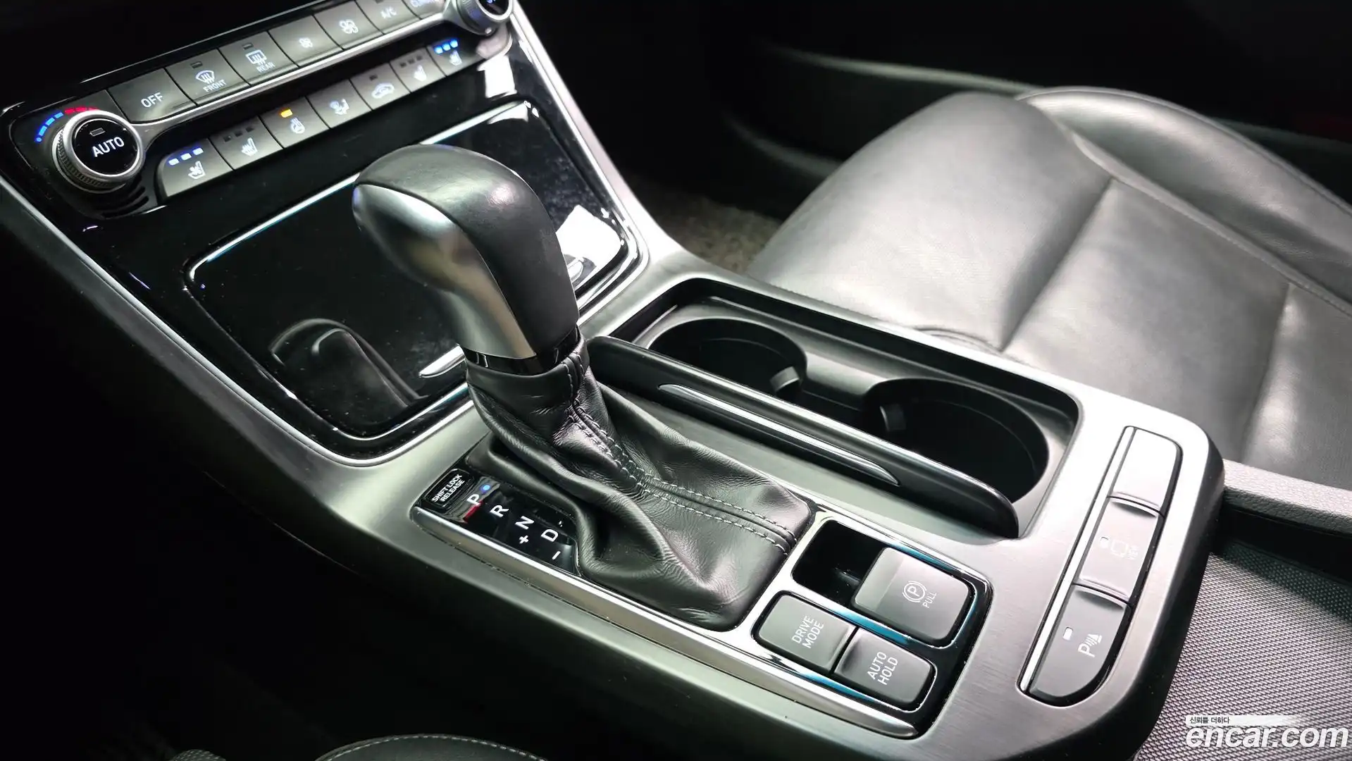 Grandeur Hyundai 2017.2-INNER-009