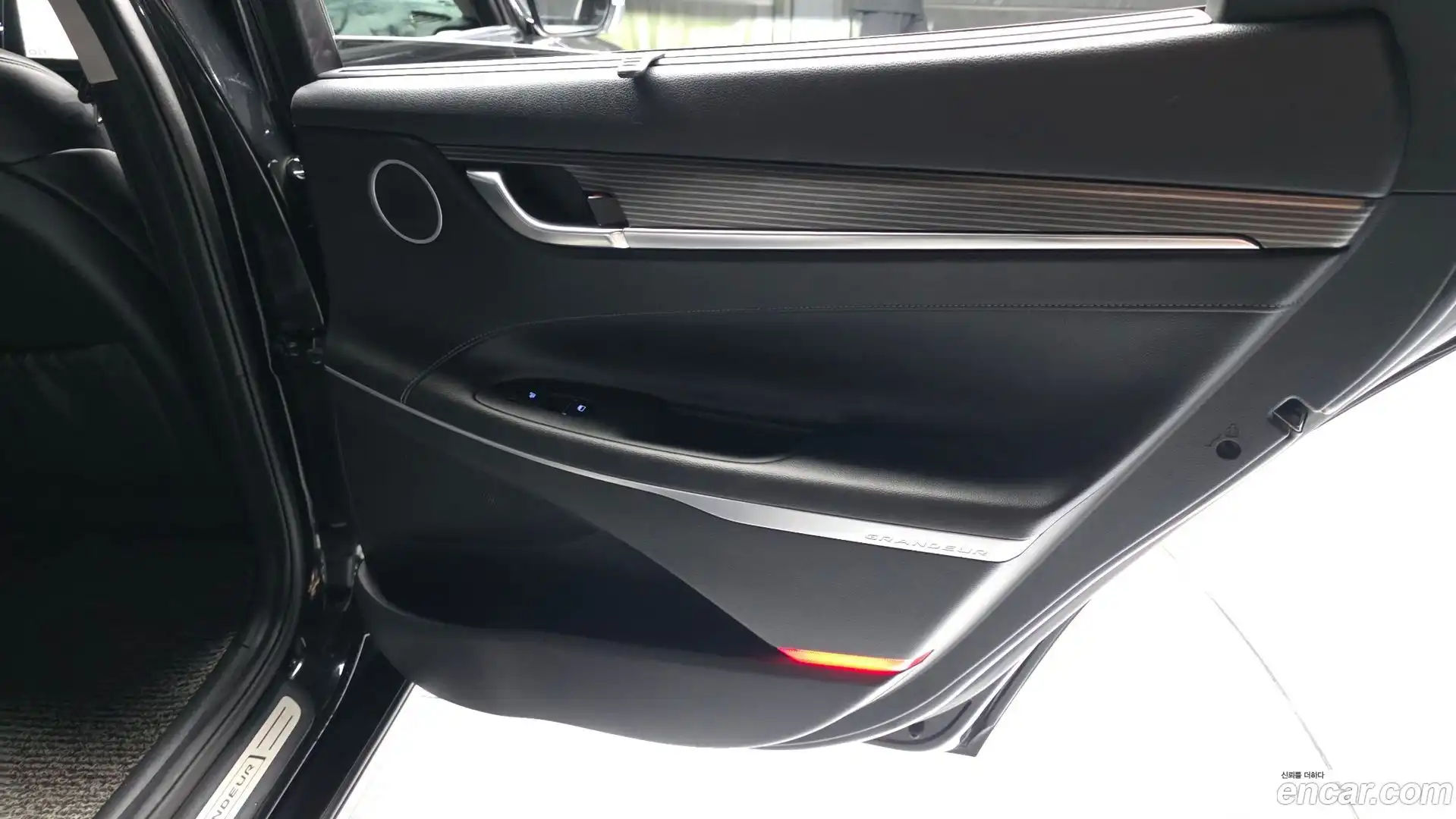 Grandeur Hyundai 2017.2-INNER-035
