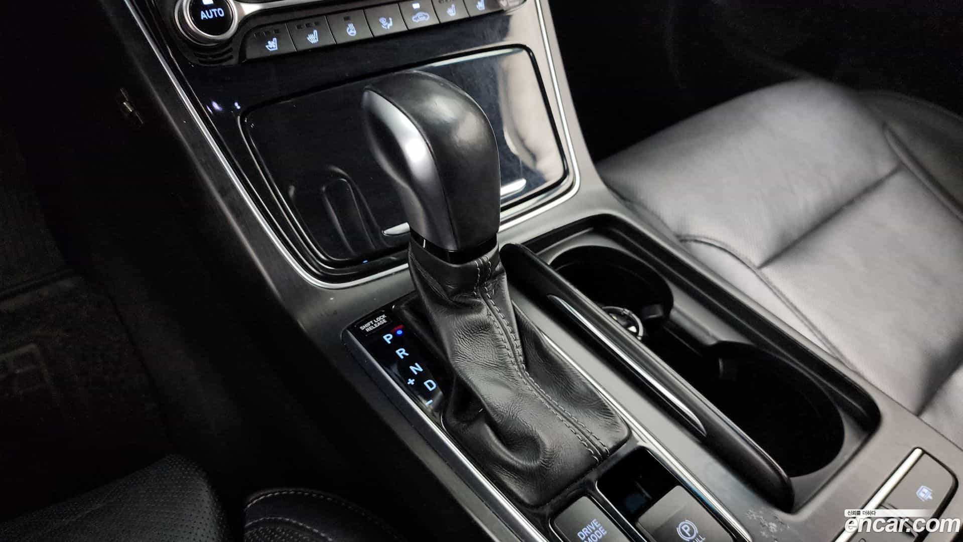 Grandeur Hyundai 2018.0-INNER-009