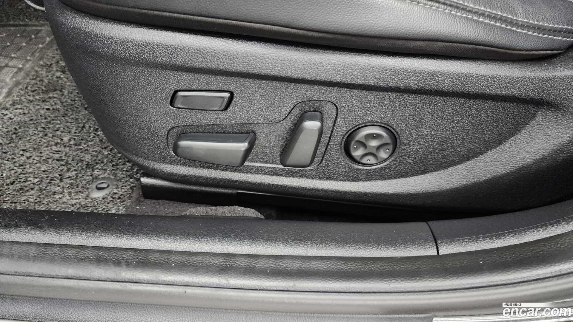 Grandeur Hyundai 2018.0-OPTION-044